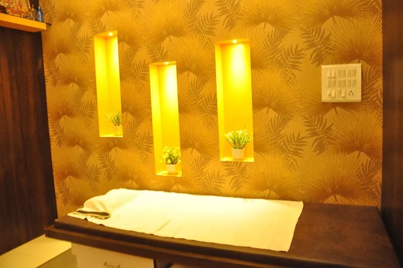 Adhunik Salon Hair Skin & Make-up