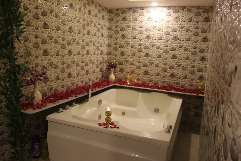 Royal Lemon Spa In Chembur