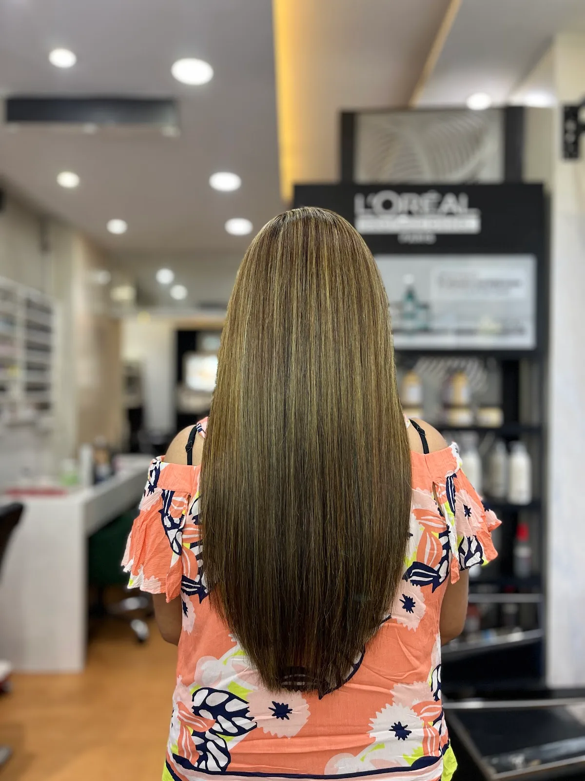 KUTS & KOLOR Luxury Unisex Salon