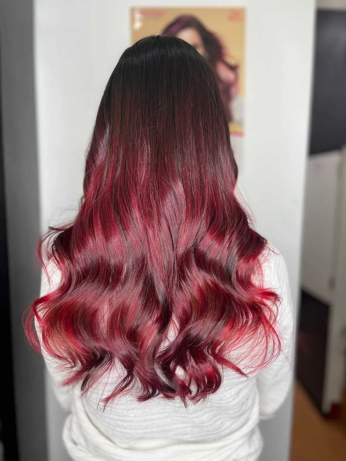 KUTS & KOLOR Luxury Unisex Salon