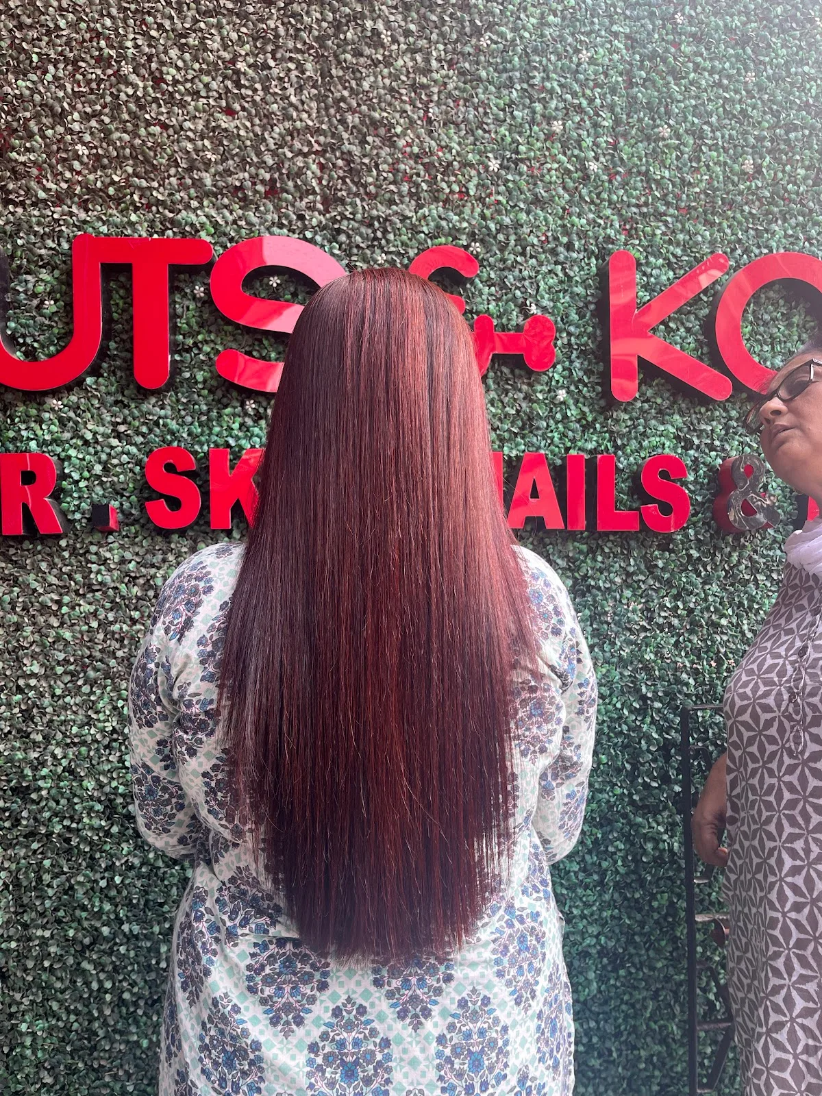 KUTS & KOLOR Luxury Unisex Salon