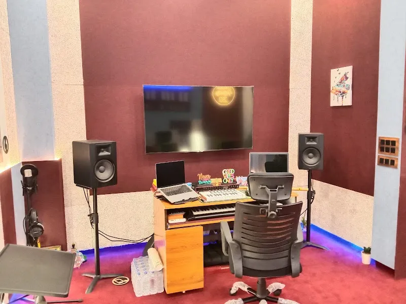 Studio Infinity 2.O