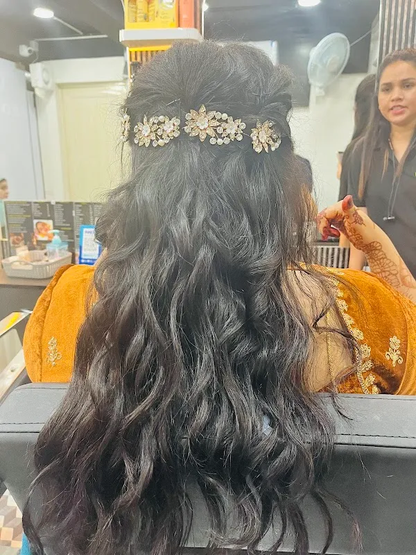 MIRRORS Beauty Salon