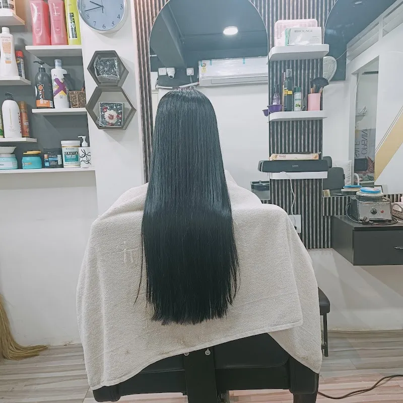 MIRRORS Beauty Salon