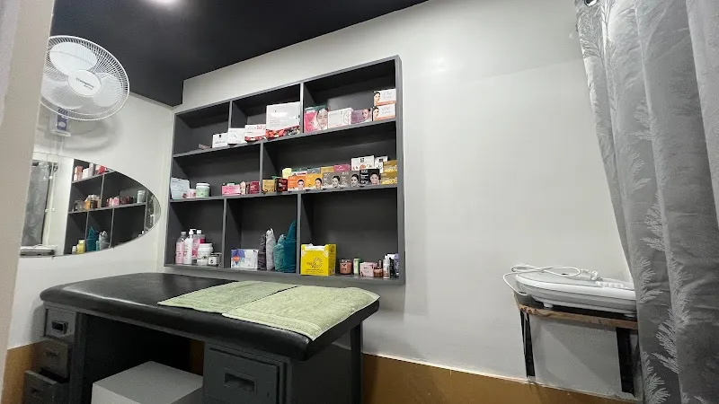 MIRRORS Beauty Salon
