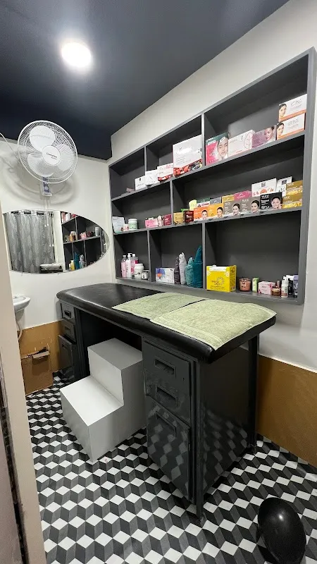 MIRRORS Beauty Salon