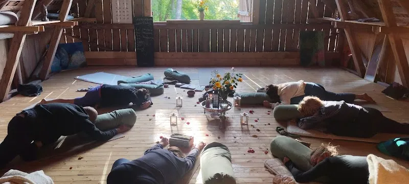 Glow Yin Yoga