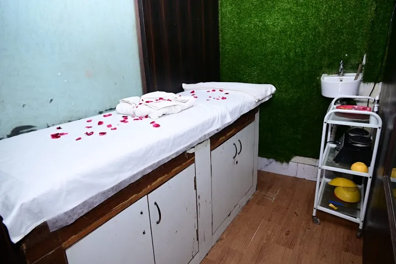 Style Mantra Unisex Salon - Hair Patch/Hair Replacement/Hair wig/Best hair extension/Best hair or skin salon in Bhopal