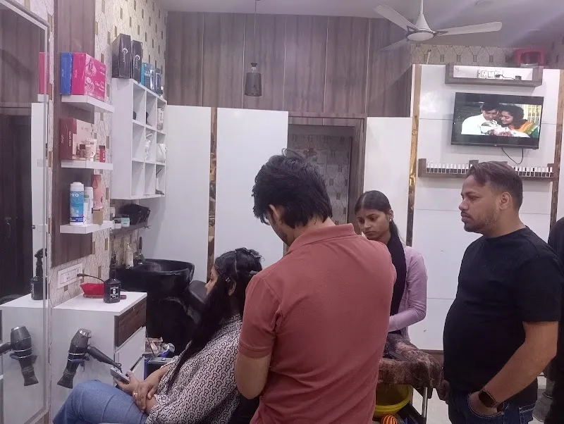 Royal metro unisex salon
