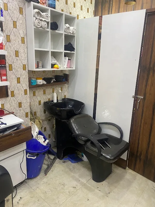 Royal metro unisex salon
