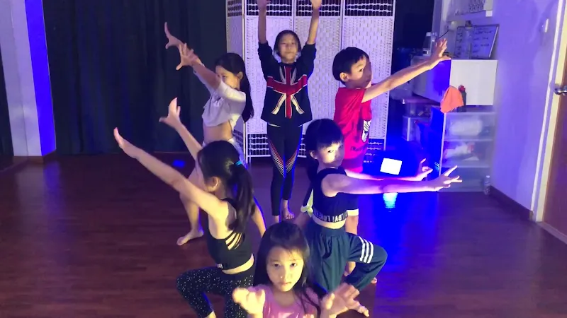 The Moving Artistry by J&P Dance Studio 动态之家