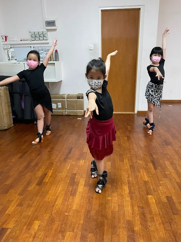The Moving Artistry by J&P Dance Studio 动态之家