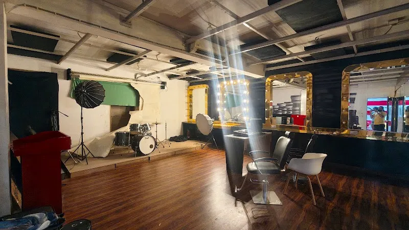 The Artist Barefoot - Film Institute & Creative Studio in Lucknow