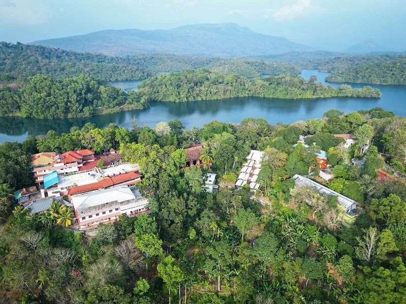 Sivananda Yoga Vedanta Dhanwantari Ashram