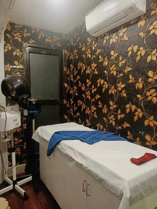 LyCaa Unisex Salon