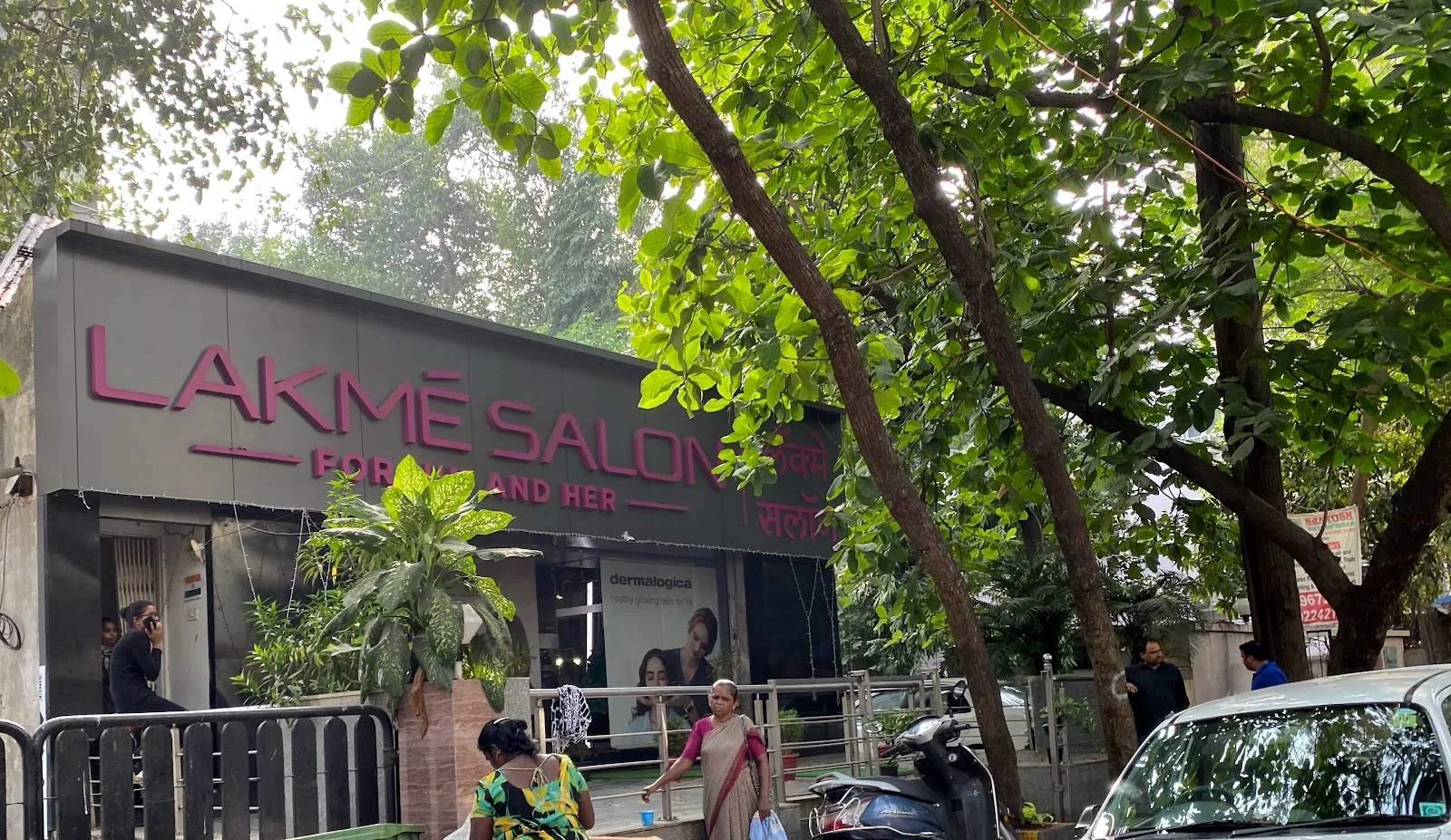 Lakme Salon For Him and Her in Linking Road Bandra,Mumbai