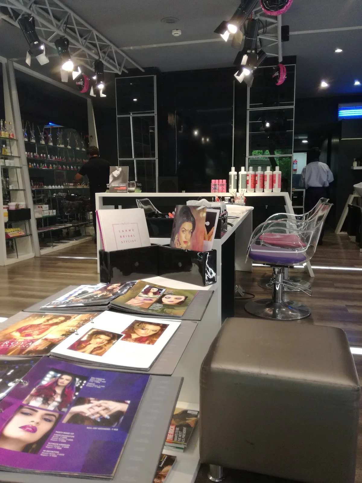 Lakme Salon For Him and Her in Linking Road Bandra,Mumbai