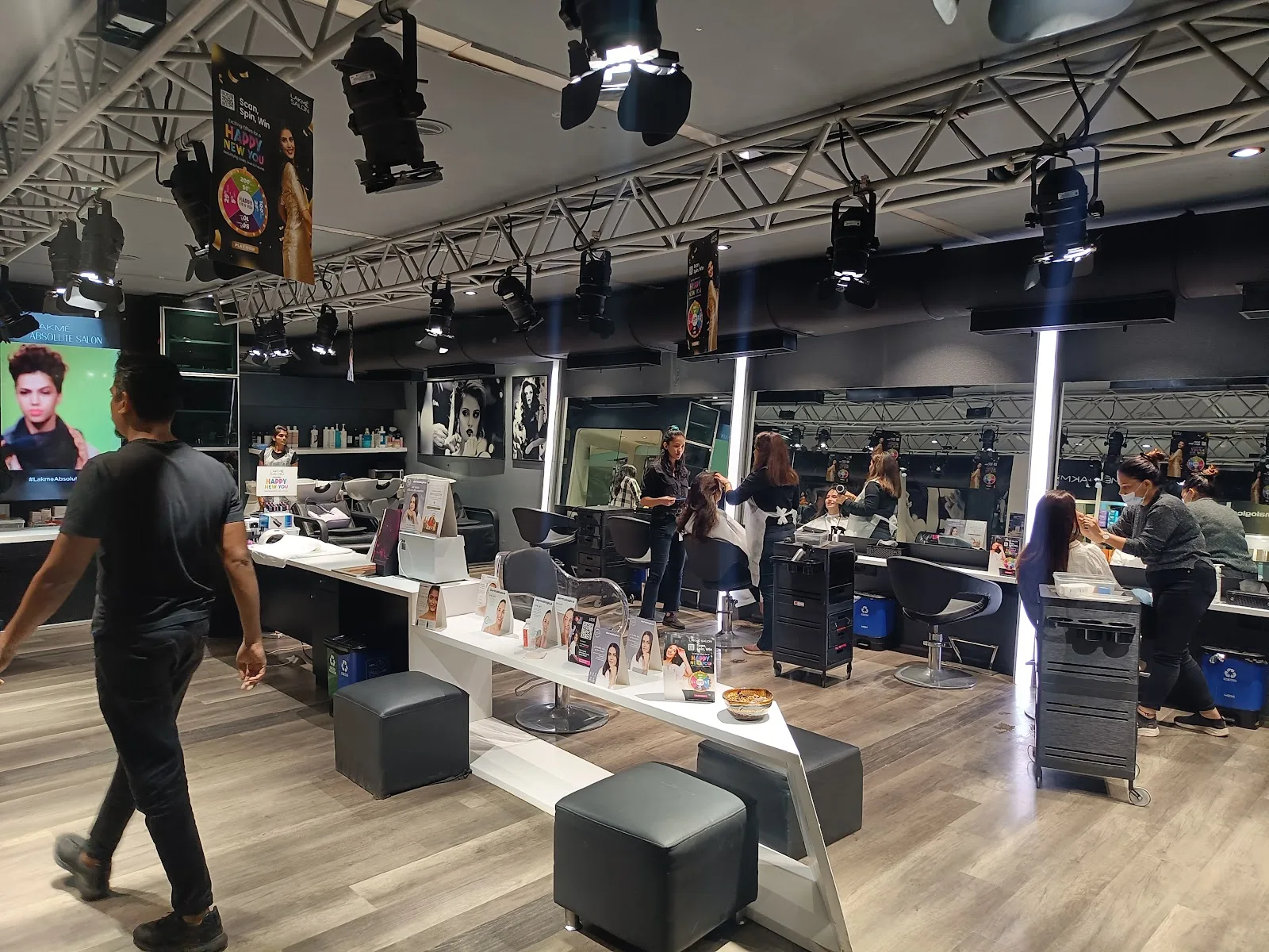 Lakme Salon For Him and Her in Linking Road Bandra,Mumbai