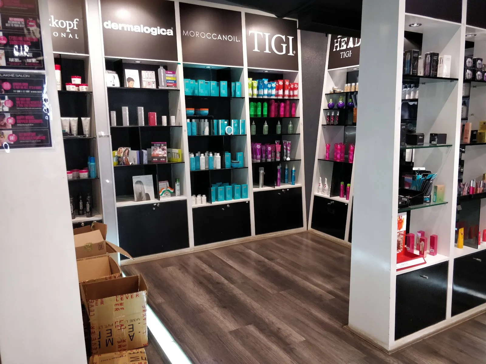 Lakme Salon For Him and Her in Linking Road Bandra,Mumbai