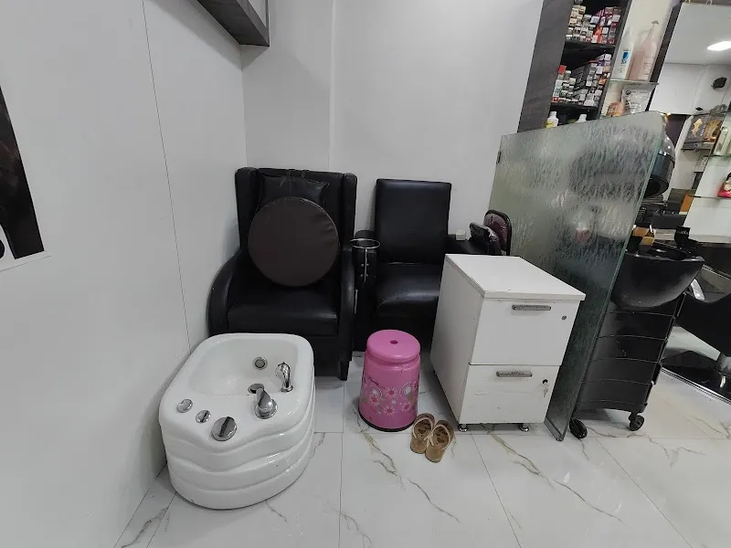 Blush Bee Salon