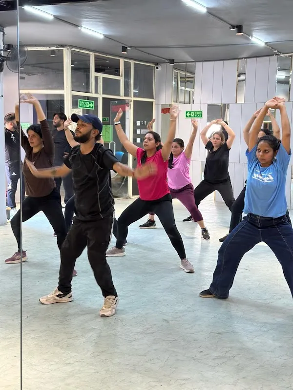 Dynamic fitness studio|