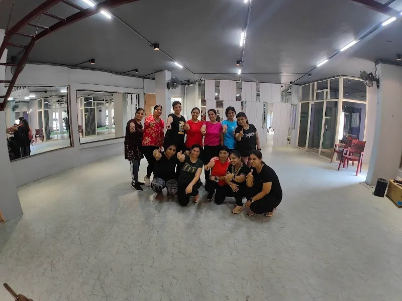 Dynamic fitness studio|
