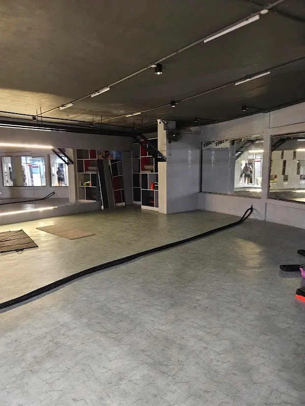 Dynamic fitness studio|
