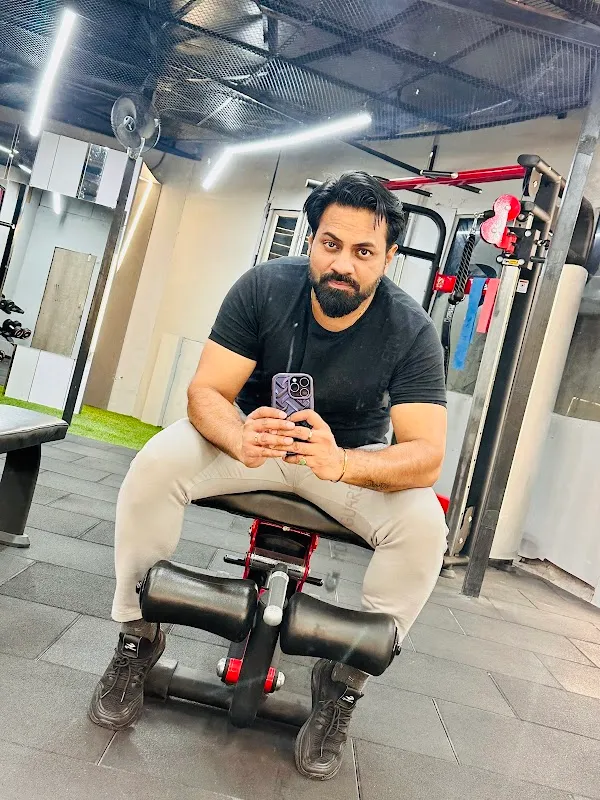 Dynamic fitness studio|